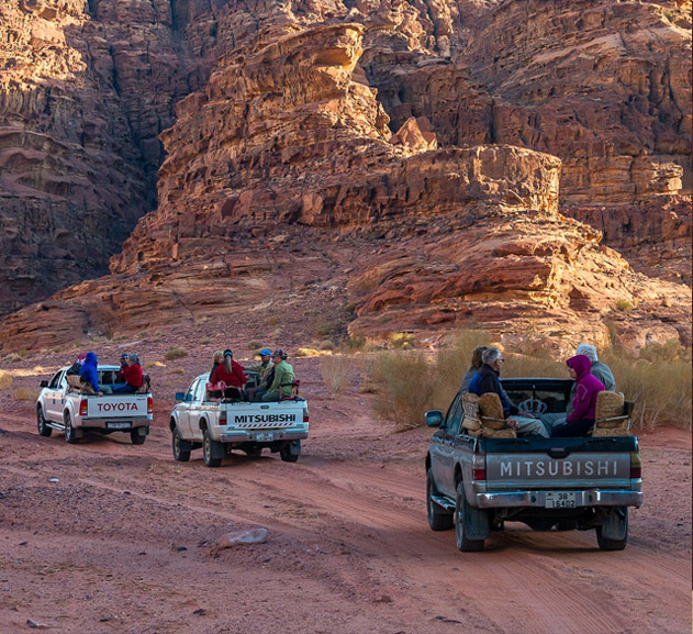 Jeep and walk tour in Jordan